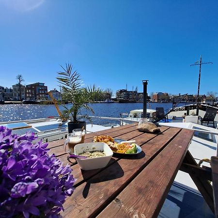 B&B Teddy "Prachtig Authentiek Woonschip Uit 1912, 15 Minuten Van Amsterdam" Wormer エクステリア 写真