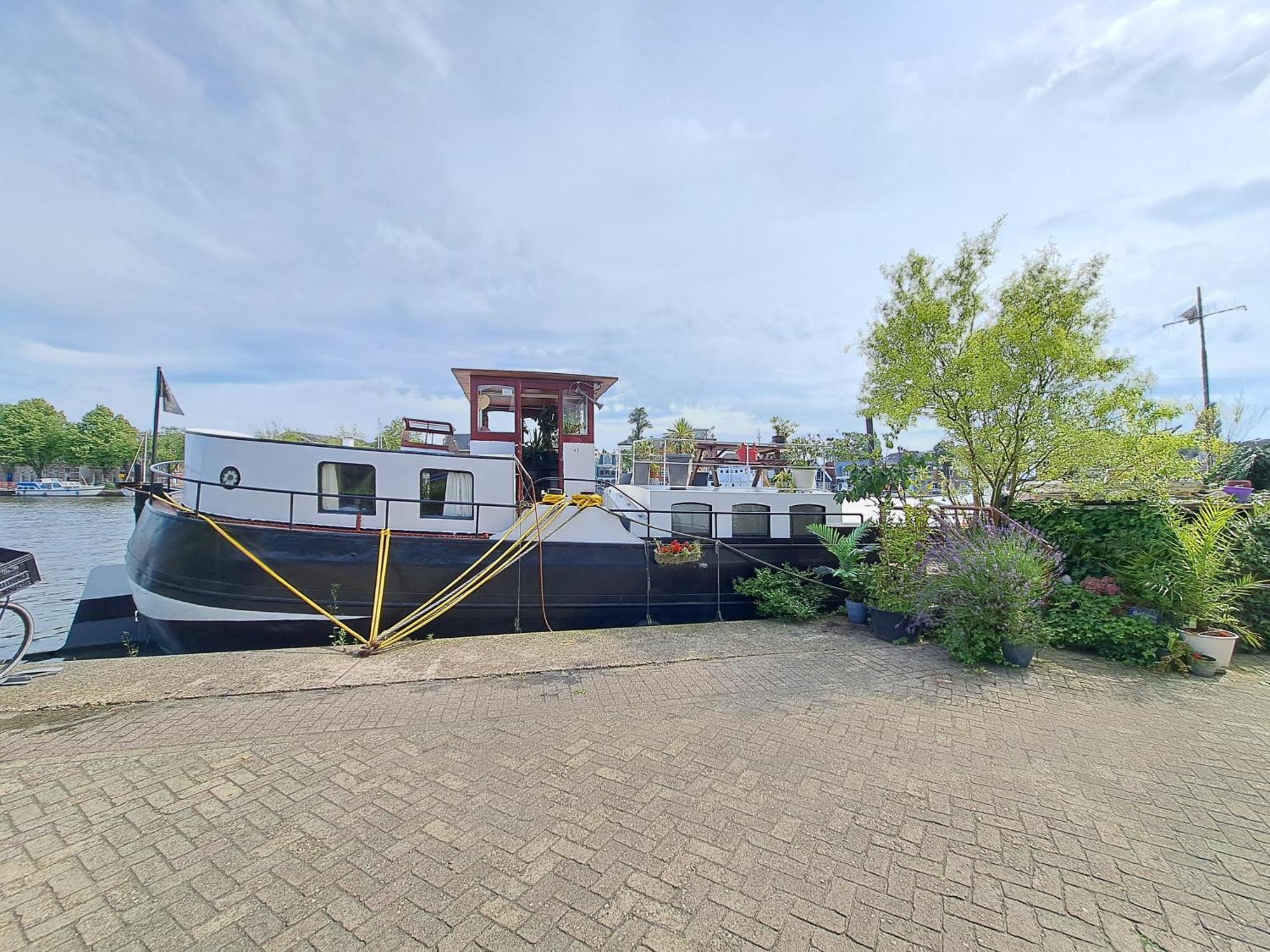 B&B Teddy "Prachtig Authentiek Woonschip Uit 1912, 15 Minuten Van Amsterdam" Wormer エクステリア 写真