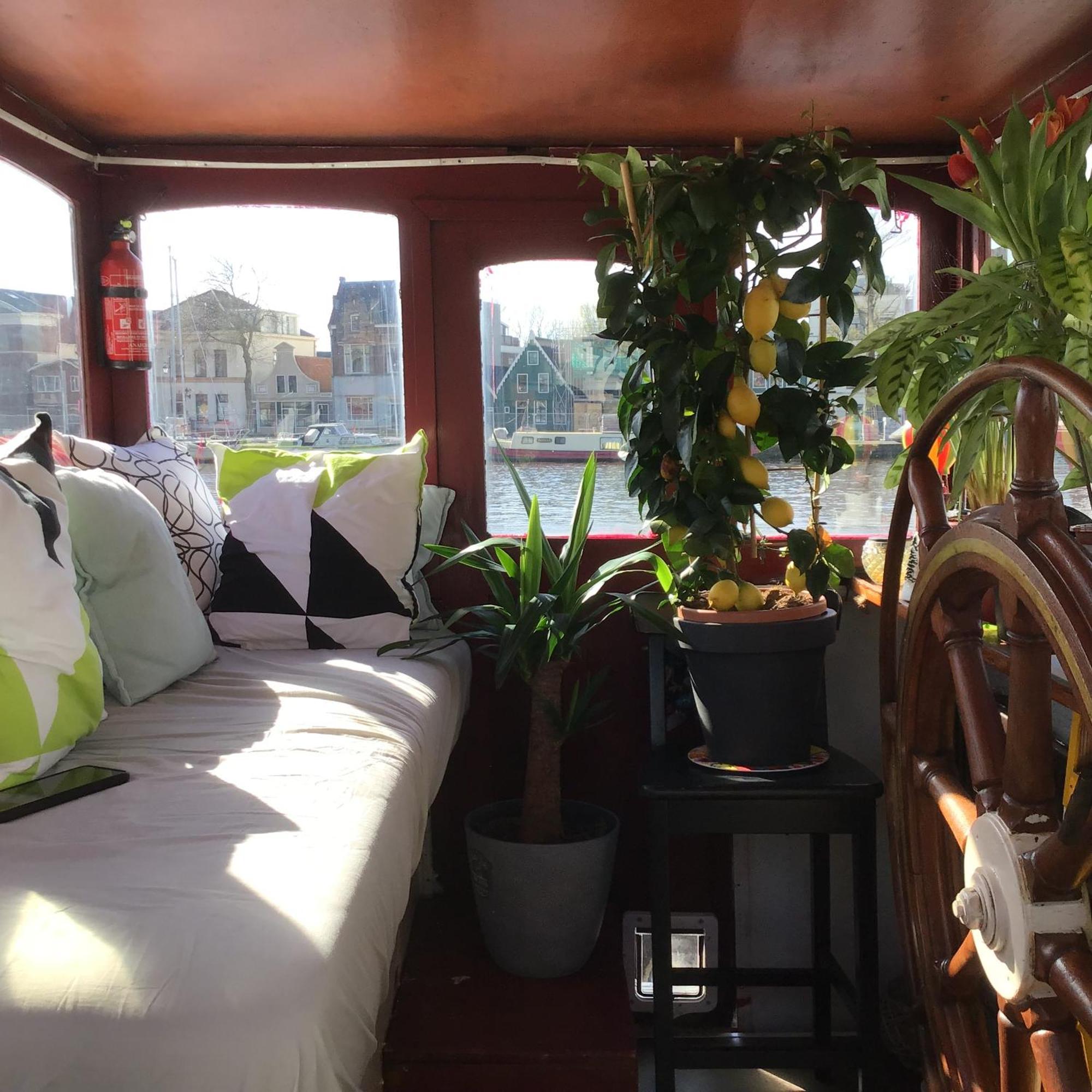 B&B Teddy "Prachtig Authentiek Woonschip Uit 1912, 15 Minuten Van Amsterdam" Wormer エクステリア 写真