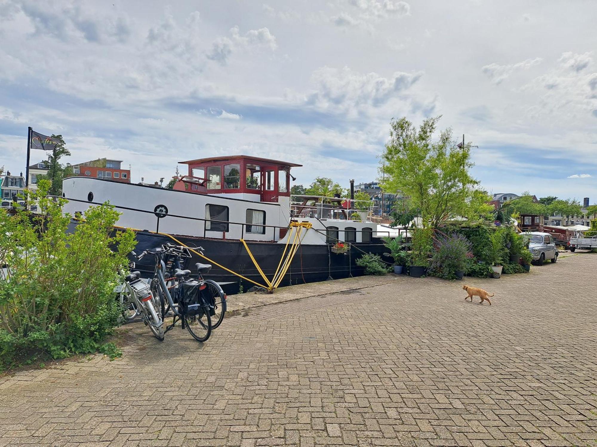 B&B Teddy "Prachtig Authentiek Woonschip Uit 1912, 15 Minuten Van Amsterdam" Wormer エクステリア 写真