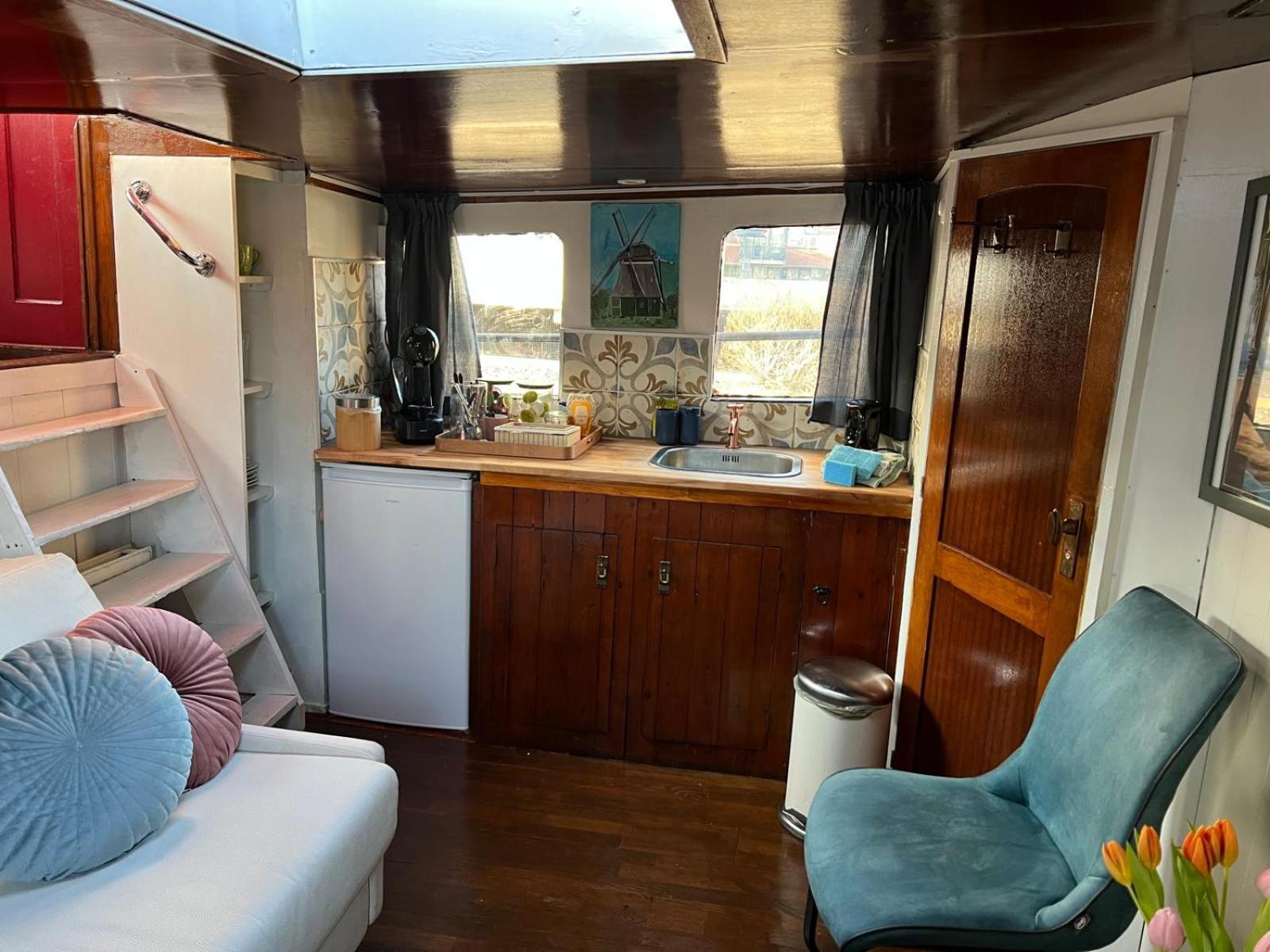 B&B Teddy "Prachtig Authentiek Woonschip Uit 1912, 15 Minuten Van Amsterdam" Wormer エクステリア 写真