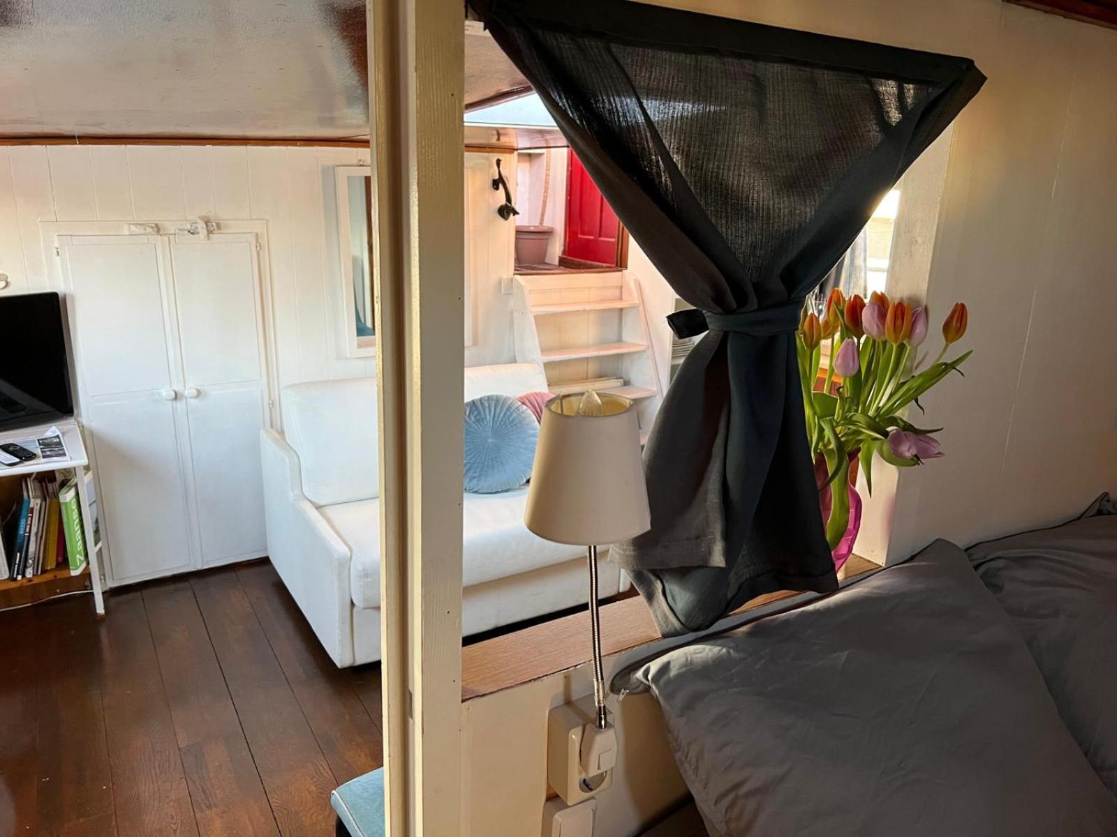 B&B Teddy "Prachtig Authentiek Woonschip Uit 1912, 15 Minuten Van Amsterdam" Wormer エクステリア 写真