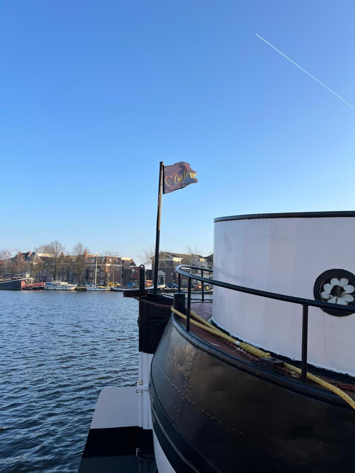 B&B Teddy "Prachtig Authentiek Woonschip Uit 1912, 15 Minuten Van Amsterdam" Wormer エクステリア 写真