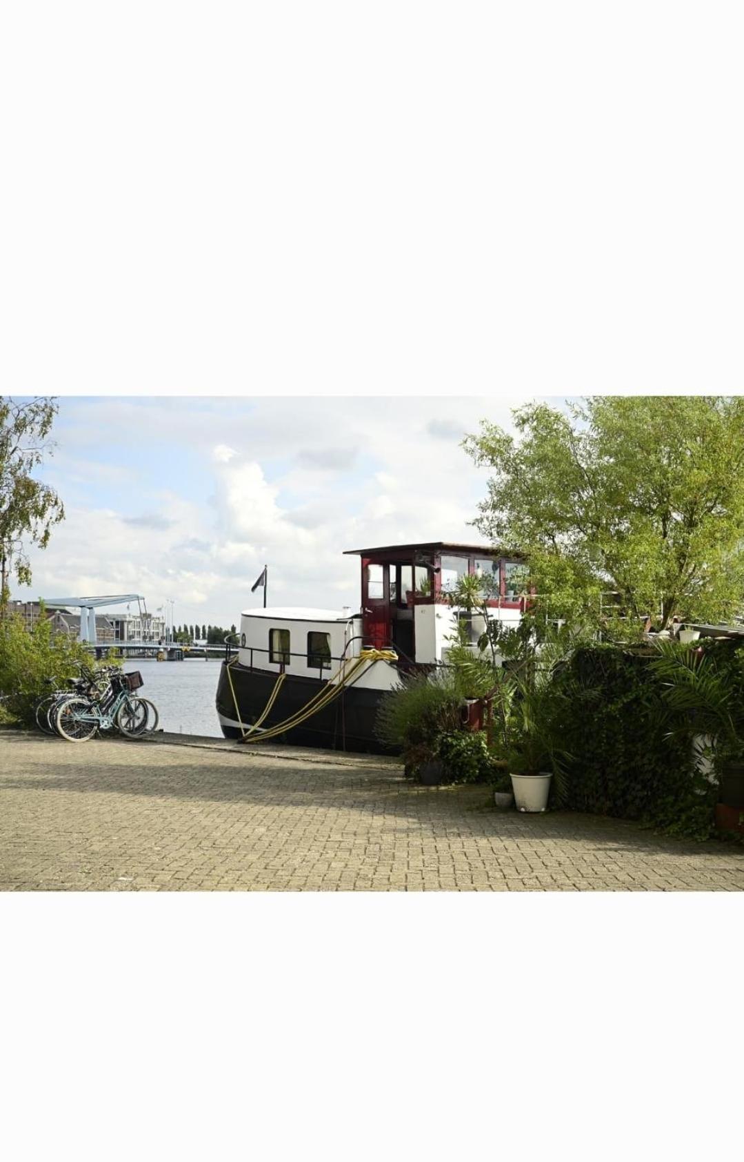 B&B Teddy "Prachtig Authentiek Woonschip Uit 1912, 15 Minuten Van Amsterdam" Wormer エクステリア 写真