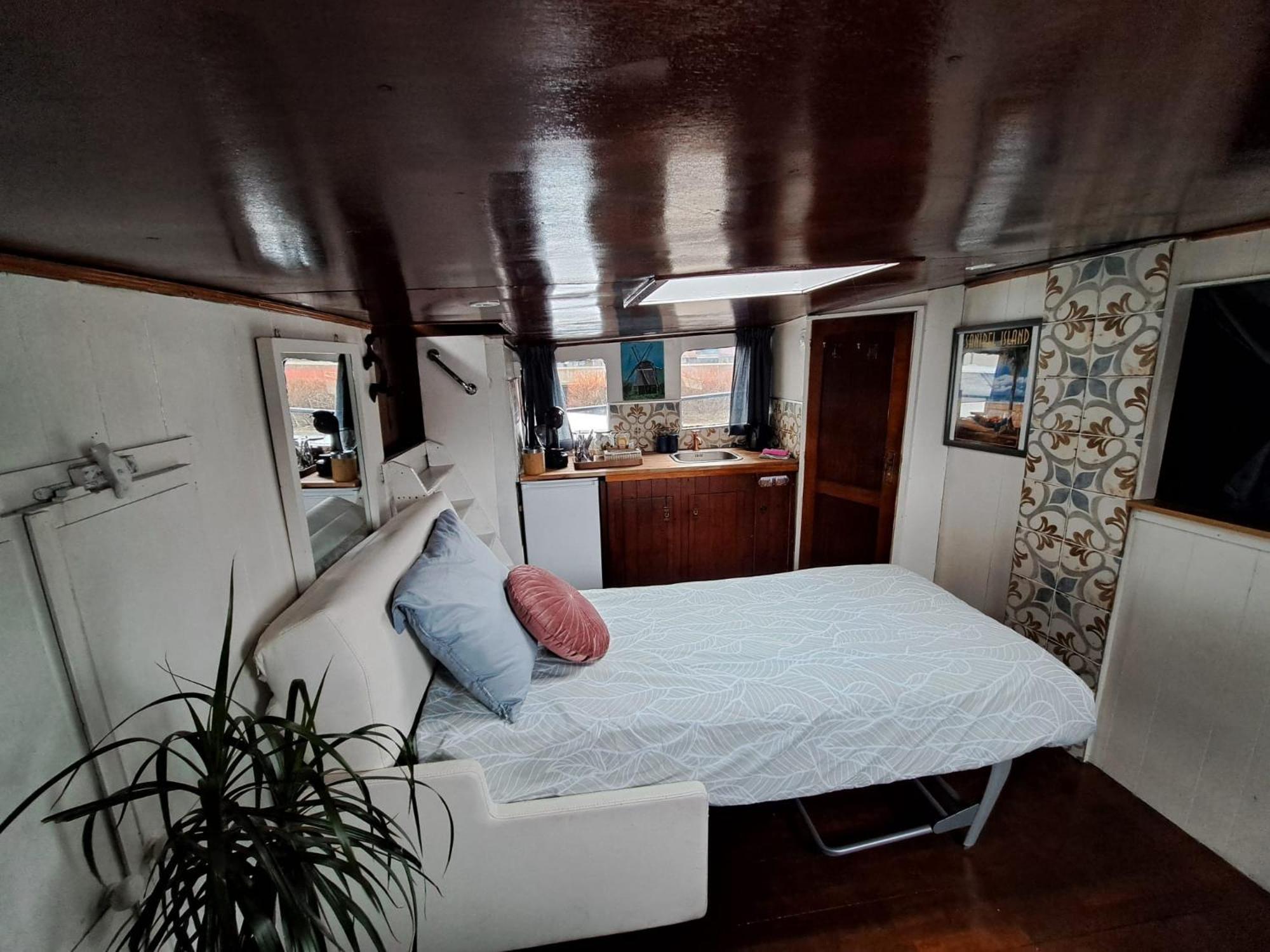 B&B Teddy "Prachtig Authentiek Woonschip Uit 1912, 15 Minuten Van Amsterdam" Wormer エクステリア 写真